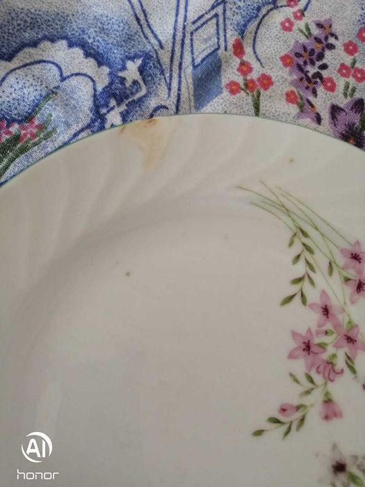 Чинии, стъклена фруктиера, кана, поднос, чаши