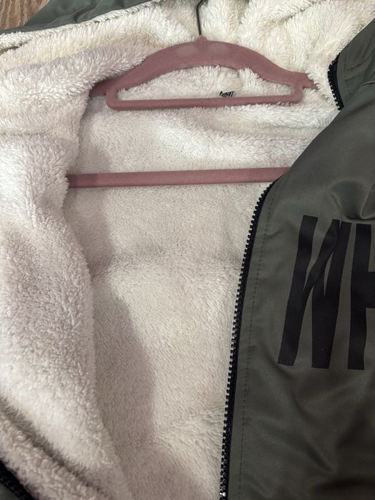 Тъмно зелено яке