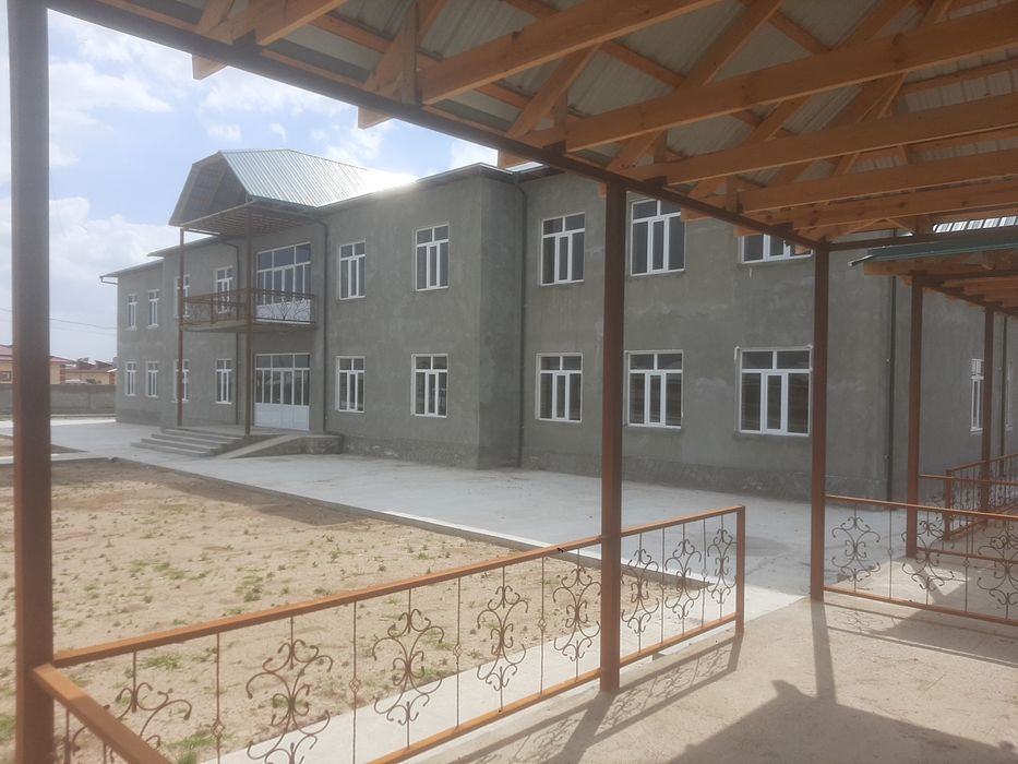 Нотурар бино сотилади