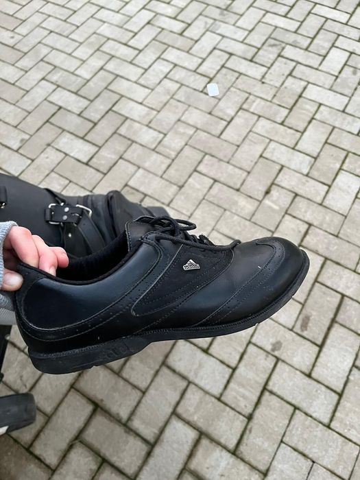 Vând crose golf de wilson cu geanta si pantofi speciali