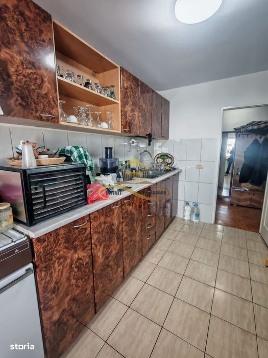 Vand apartament 3 camere decomandate – zonă Ștefan cel Mare