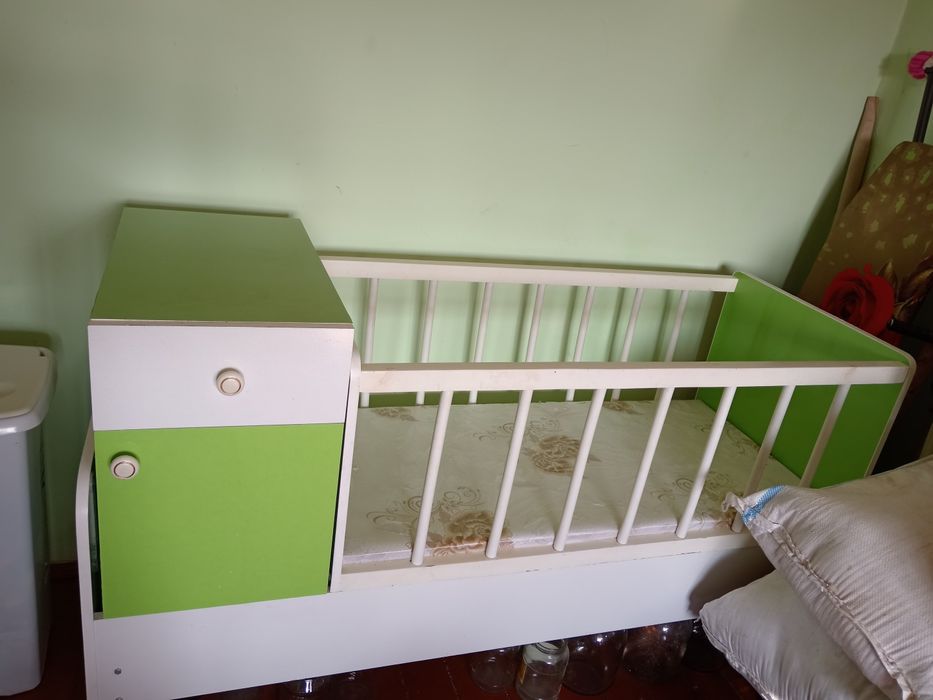 Болалар кравати ва беланчак