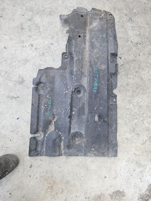 scut lateral stanga spate dacia sandero 3 stepway 2021