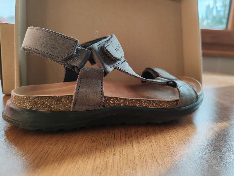 Детски кожени сандали