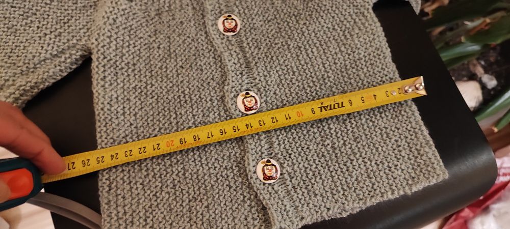 Детски плетени жилетки ,нови . 8  лв .в.