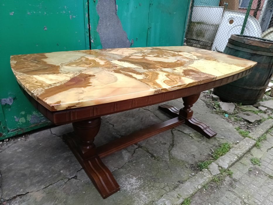 Маса от Оникс от края на 60сете