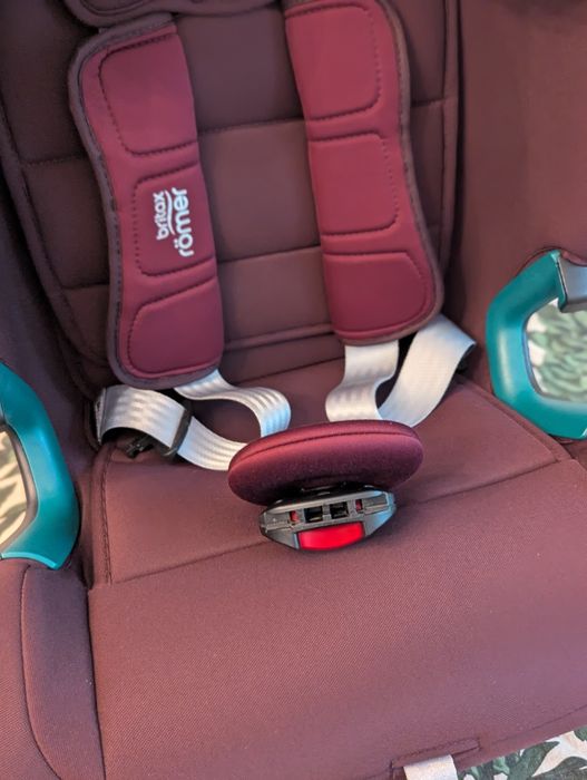 Scaun mașină Britax Romer Advansafix de la 15 luni - 12 ani ⎸ 76 cm - 150 cm Burgundy