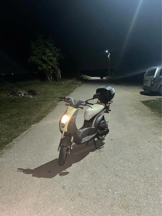 Vand scuter peugeot