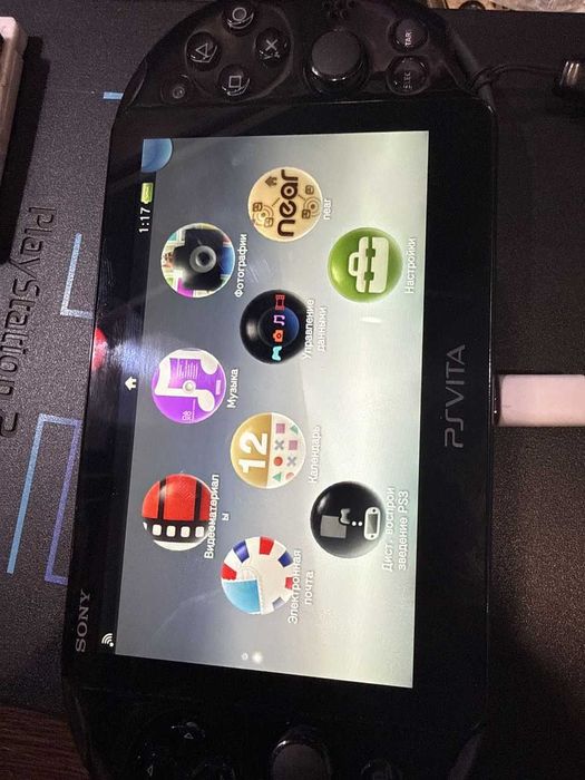 Ps vita прошита, много игр , установлена флешка PSP2VITA, чехол.