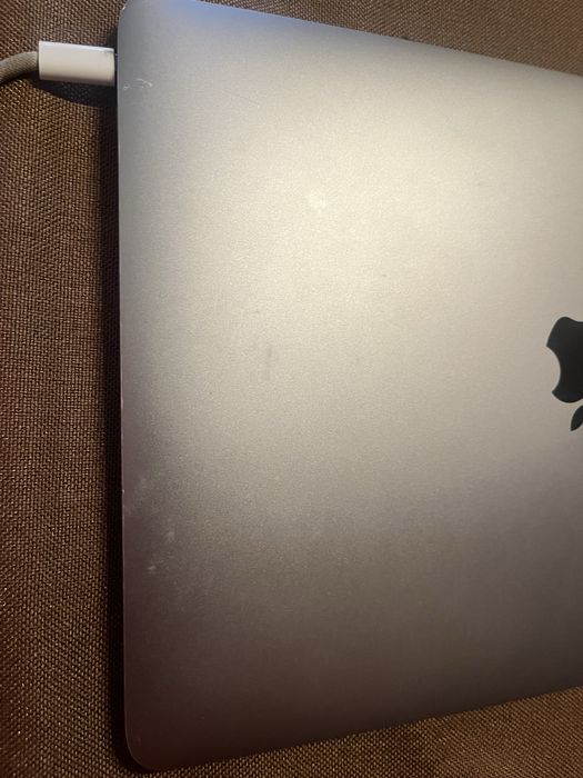 Macbook air 13’ 2020 intel работещ, за сервиз / as-is