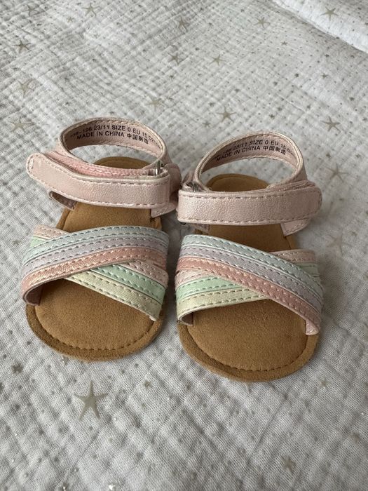 Сандали на малышку