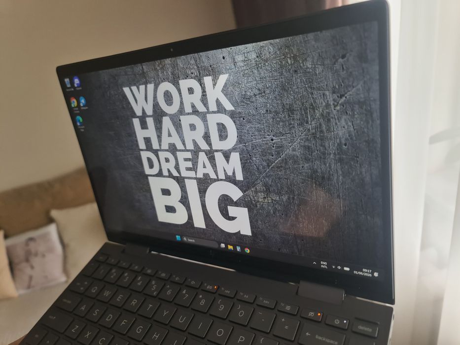 Laptop HP Envy X360 cu display crapat(abia se vede)