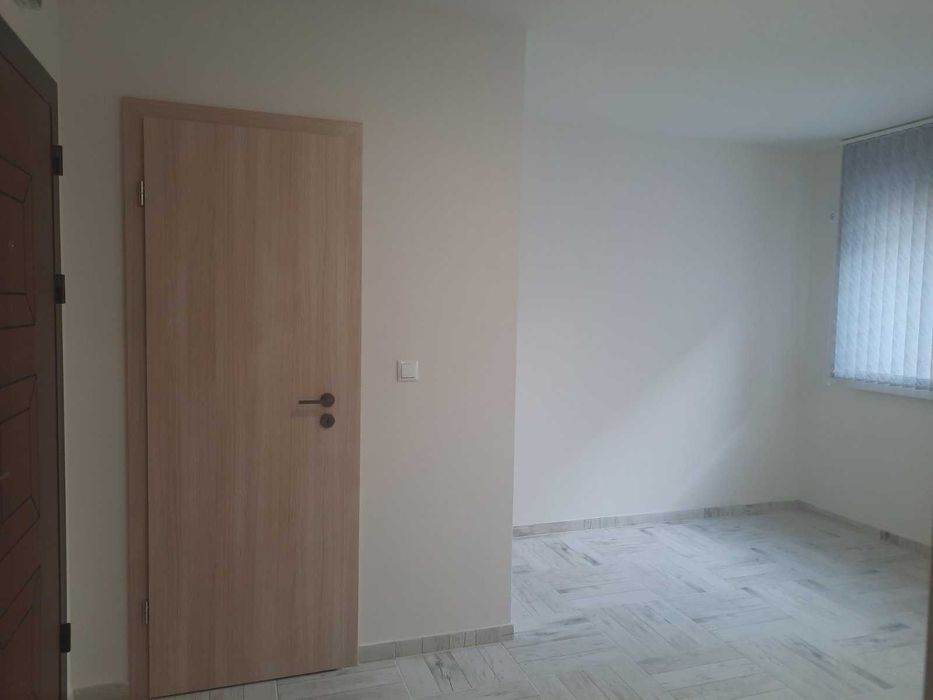 Дава се под наем Офис в Шумен, Добруджански - 37 кв.м за 280.5 € - Снимка #1