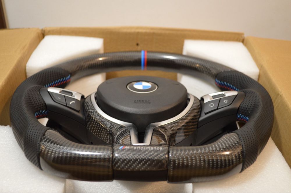 Volan Carbon BMW Seria 1 2 3 4 5 6 7 X1 X2 X3 X4 X5 X6 E/F F01 F02 F03 F04 F06 F12 F13 F15 F16 F10 F