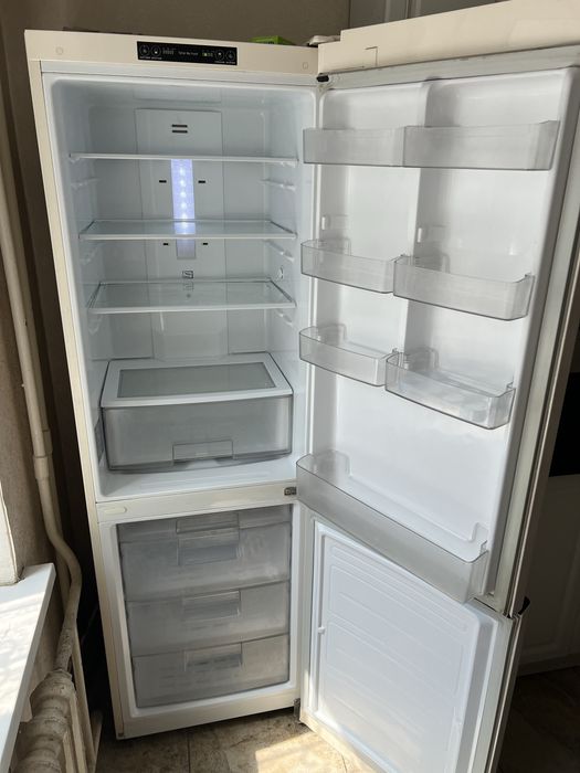Продам Холодильник с Машинкой