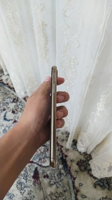 Iphone xs max gold