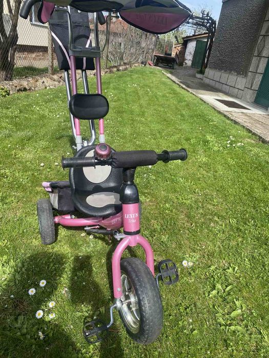Продавам детска триколка Lexus trike