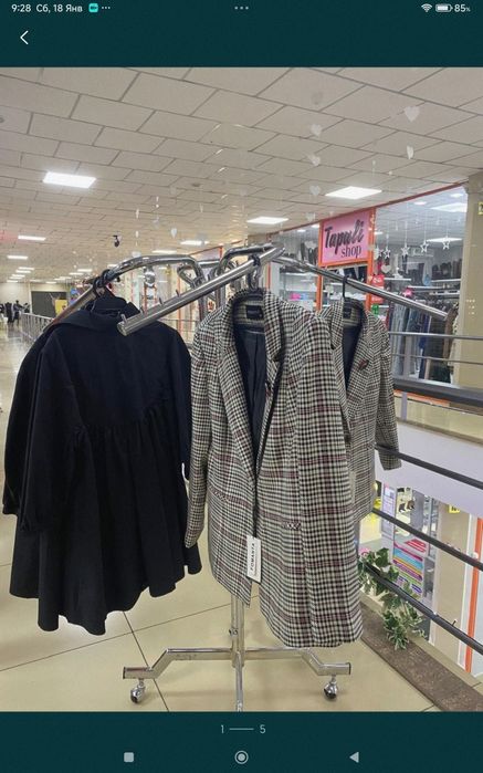 Продаю вешалку-стойку для одежды