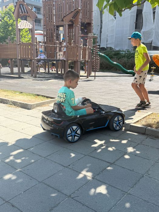 Акумулаторна кола BMW i 4 черен