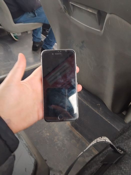 Vand. Iphone 6 cu 100 la suta baterie