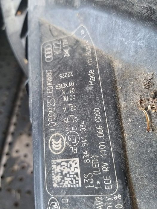 Far dreapta full led matrix audi q3 8u 83a941034 1090025