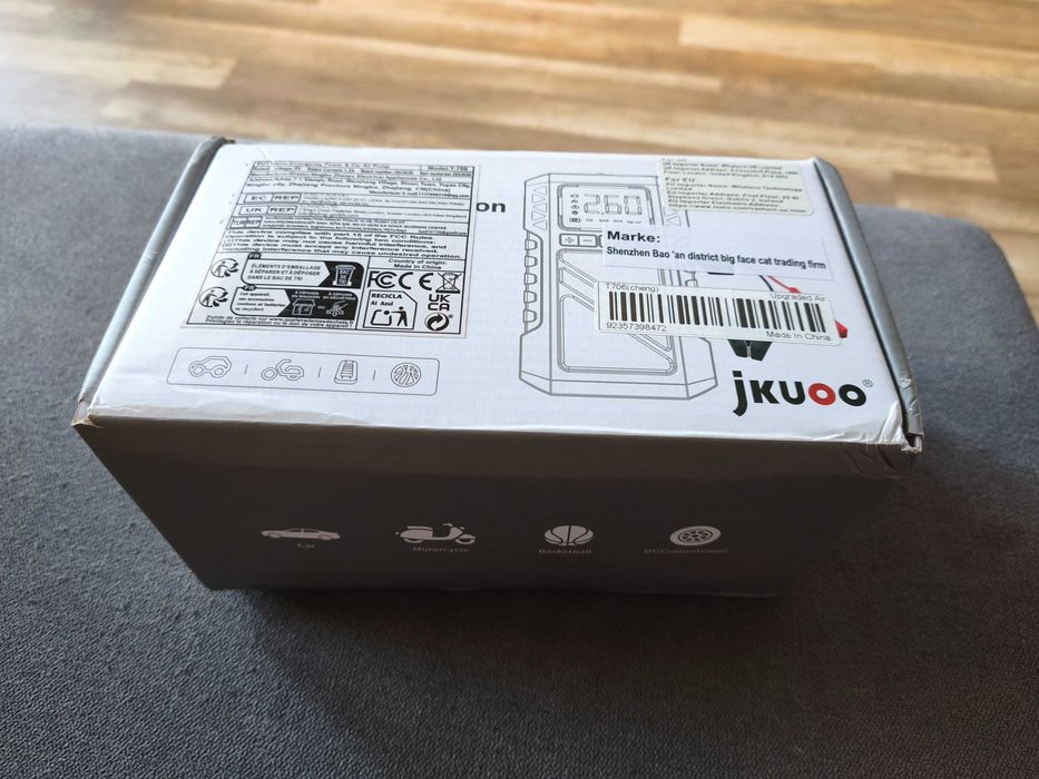 Авариен мобилен стартер (Jump Starter), компресор, външна батерия и мощен LED фенер 4 в 1 JKUOO, различни накрайници, 8000А, 10ATM, НОВ!