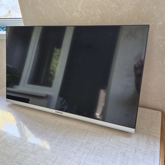 SAMSUNG 32 talik televizor. Smart Box bilan