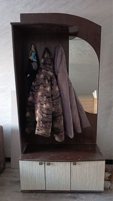 Продам шкаф в прихожую