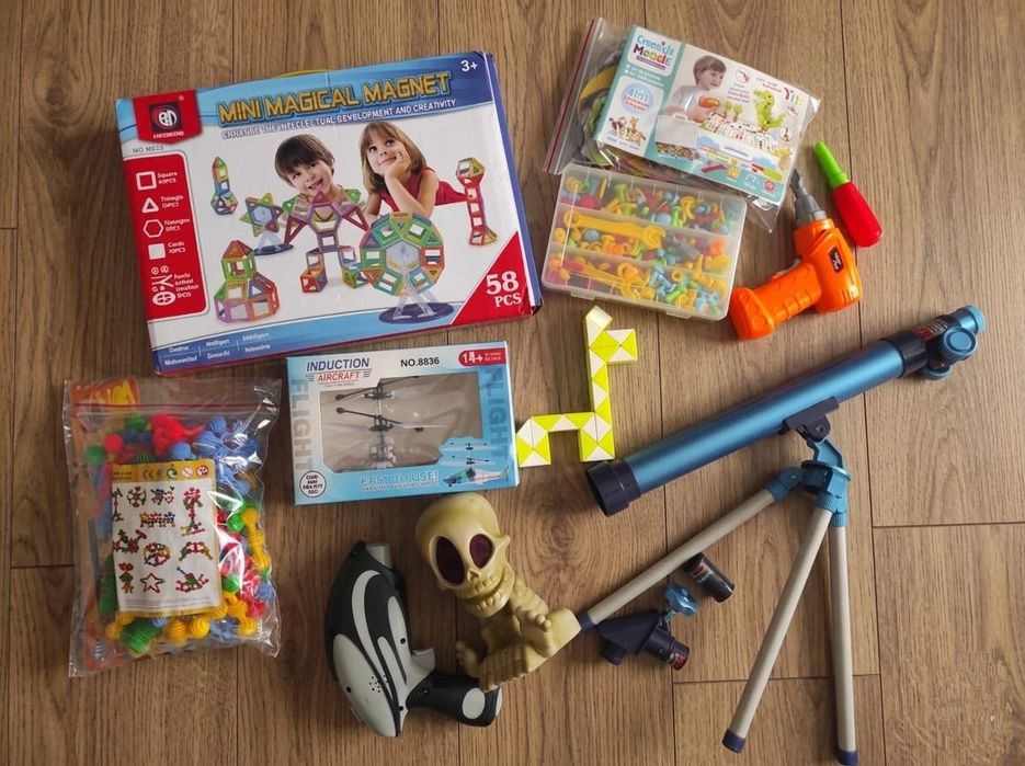 Продам пакет игрушек для девочек мальчиков настольные игры телескоп