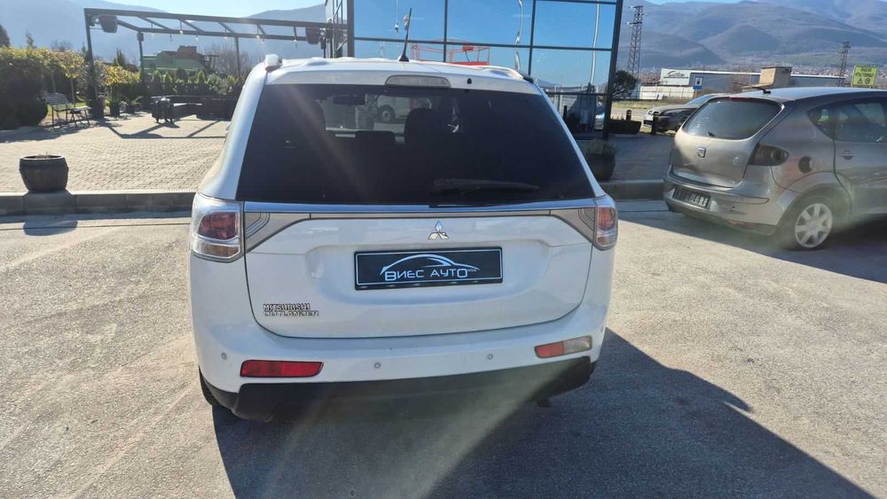 Mitsubishi Outlander 2014г 2.2DI-D 4x4-на части