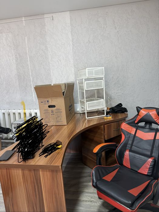 Продам стол офисный