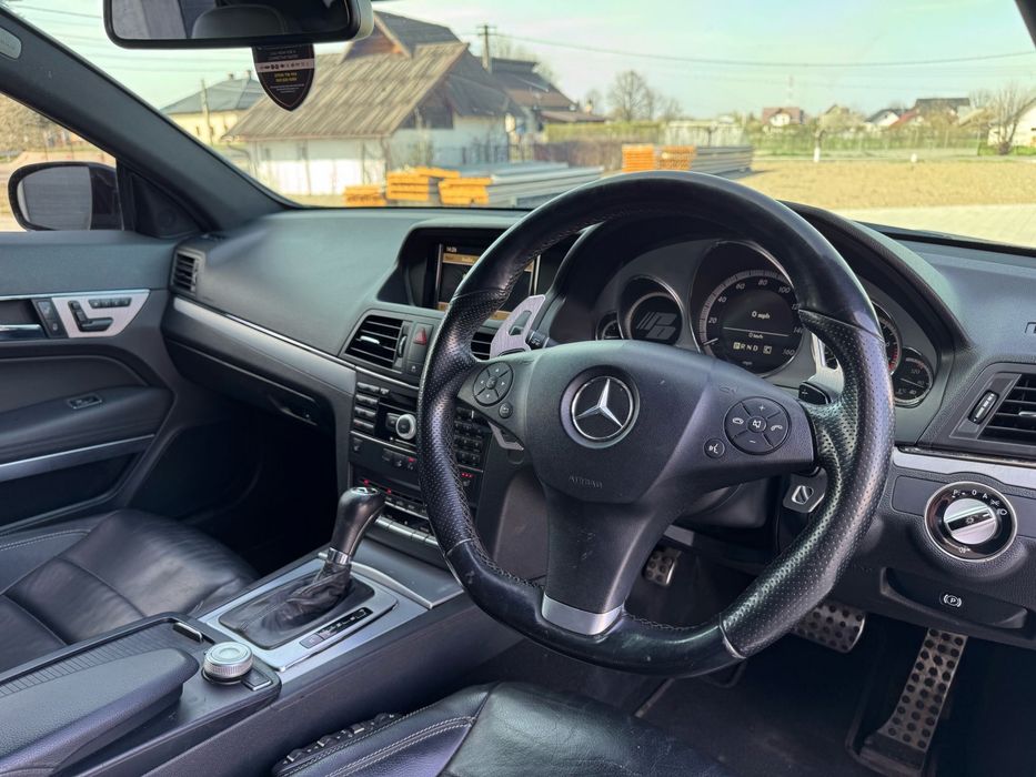 Mercedes E500  5.5 V8 425 cp