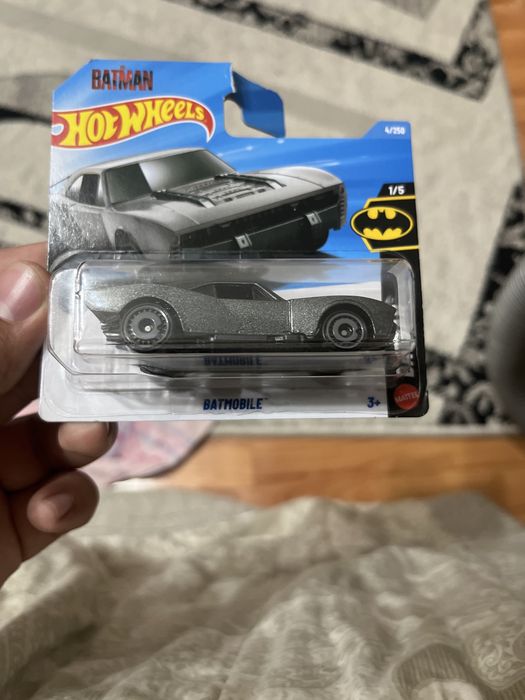 Продам четыре машинки Hot Wheels