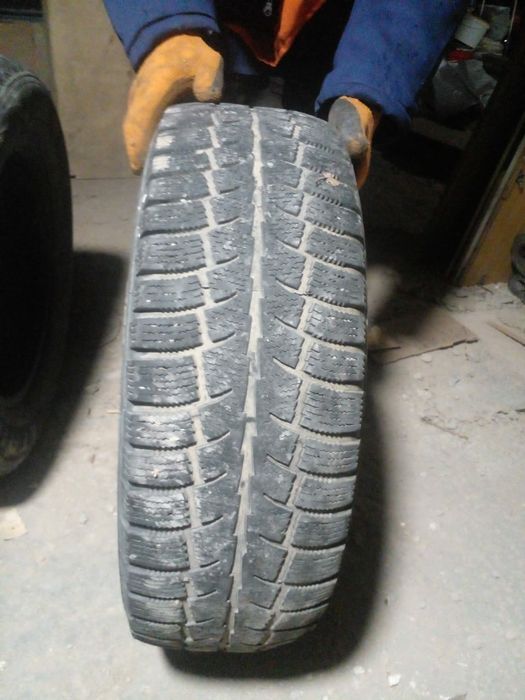 Продам  Автошины 2шт
