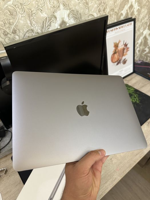 Macbook Air, M1 в идеальном состоянии!Гарантия , работает отлично!