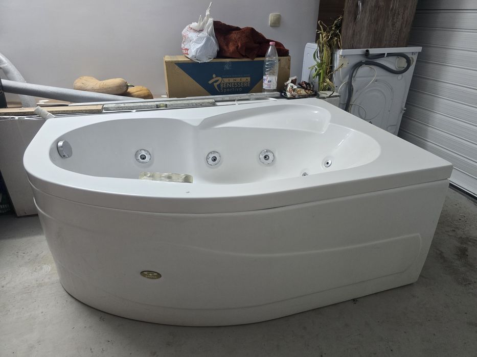 Ъглово едноместно джакузи