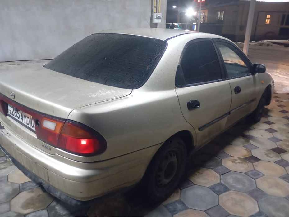 Mazda 323.