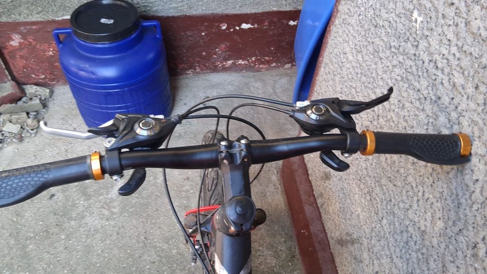 Vând bicicleta 18 inch