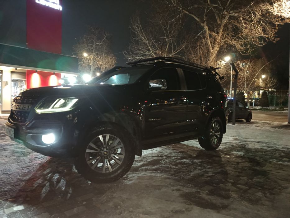 Sotiladi 2020 benzinda off Road qilingan  123 000 probeg 2 ta detal