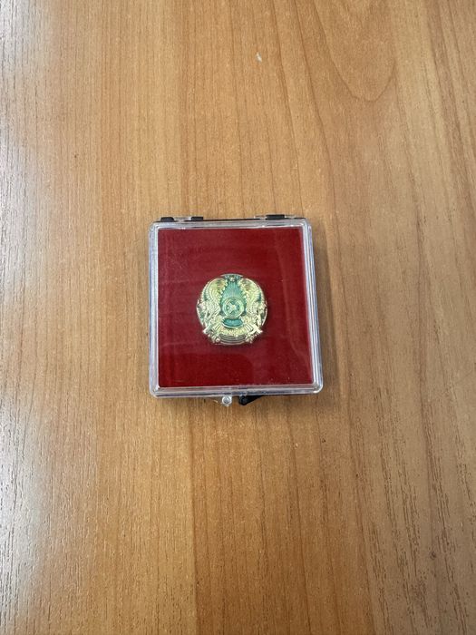 Продаю значок Герб РК 25 мм (металл)