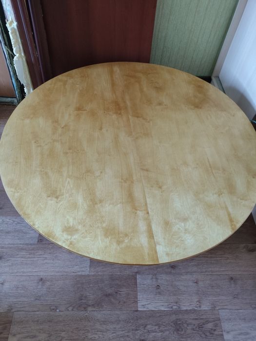 Стол круглый складной.