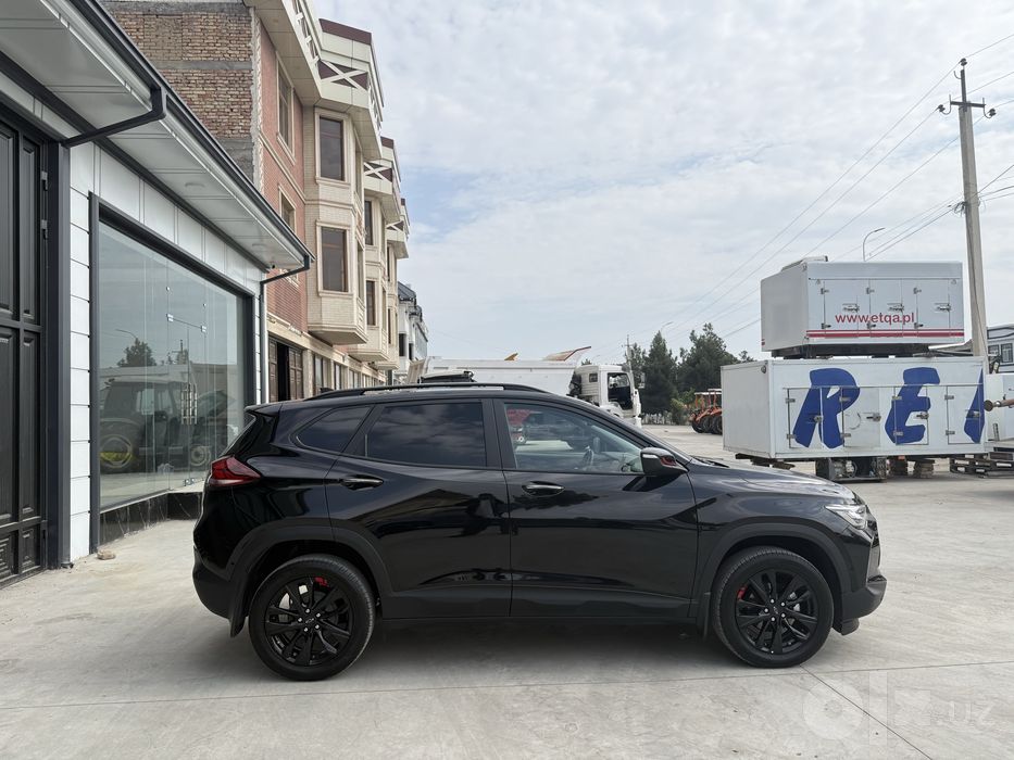 Tracker red line 2024