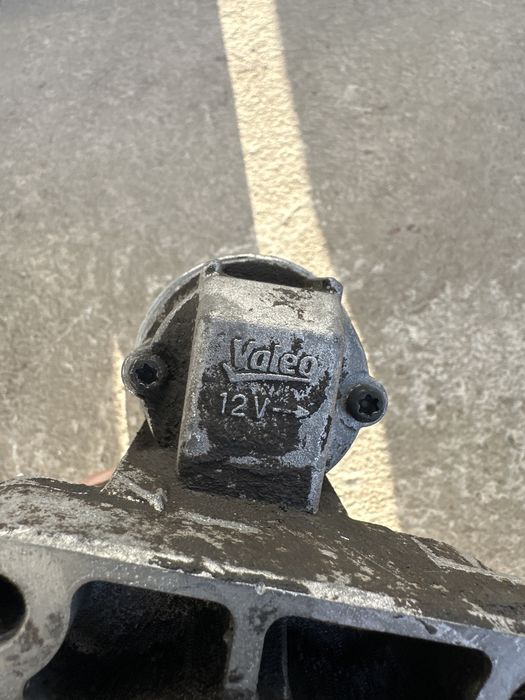 Продам стартер Рено