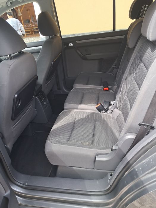 Volkswagen Touran motor 2L diesel an 2011 7 locuri