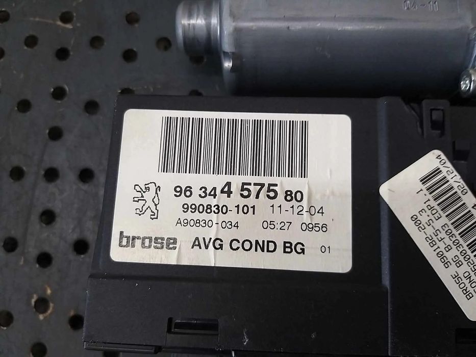 Motoras macara stanga fata peugeot 307 sw 9634457580
