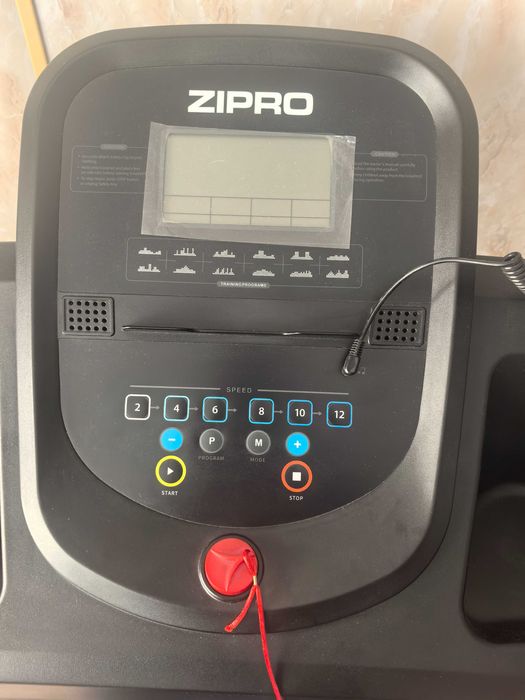 Продавам бягаща пътека Zipro Tekno