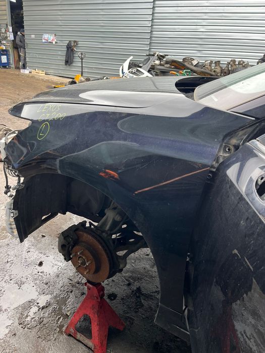 Lexus CT200H Батерия броня фарове  стопове волан капак калници