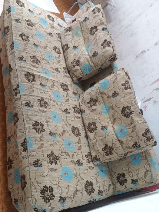 Продам диван и стол