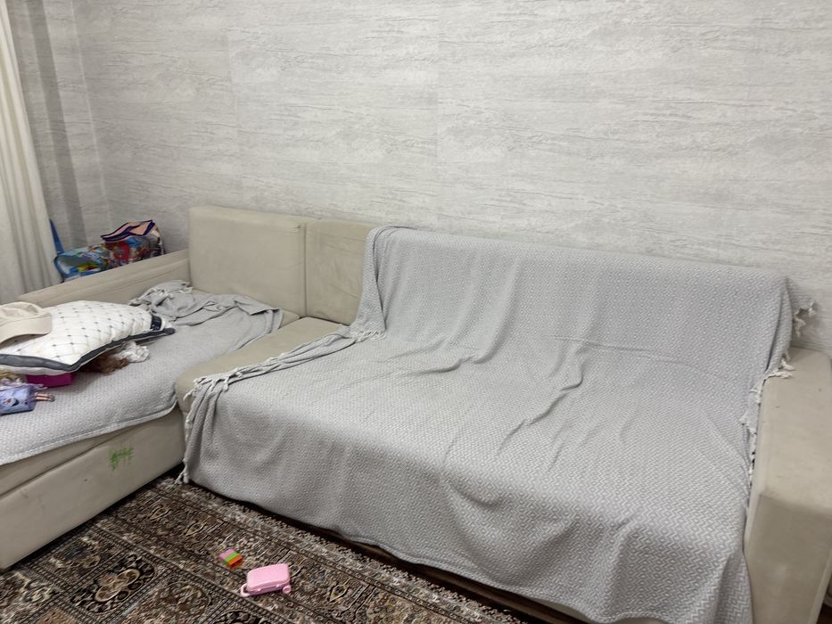 Продам диван шторы люстру и тумбочку