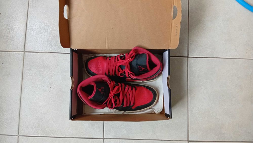 Маратонки Nike Jordan mid,отлични,удобни.